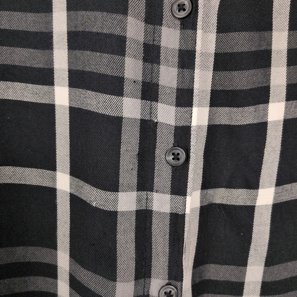 Woolrich Womens Flannel Shirt XL Black White Plaid Relaxed Fit Roll Tab‎ Sleeves - Picture 4 of 13